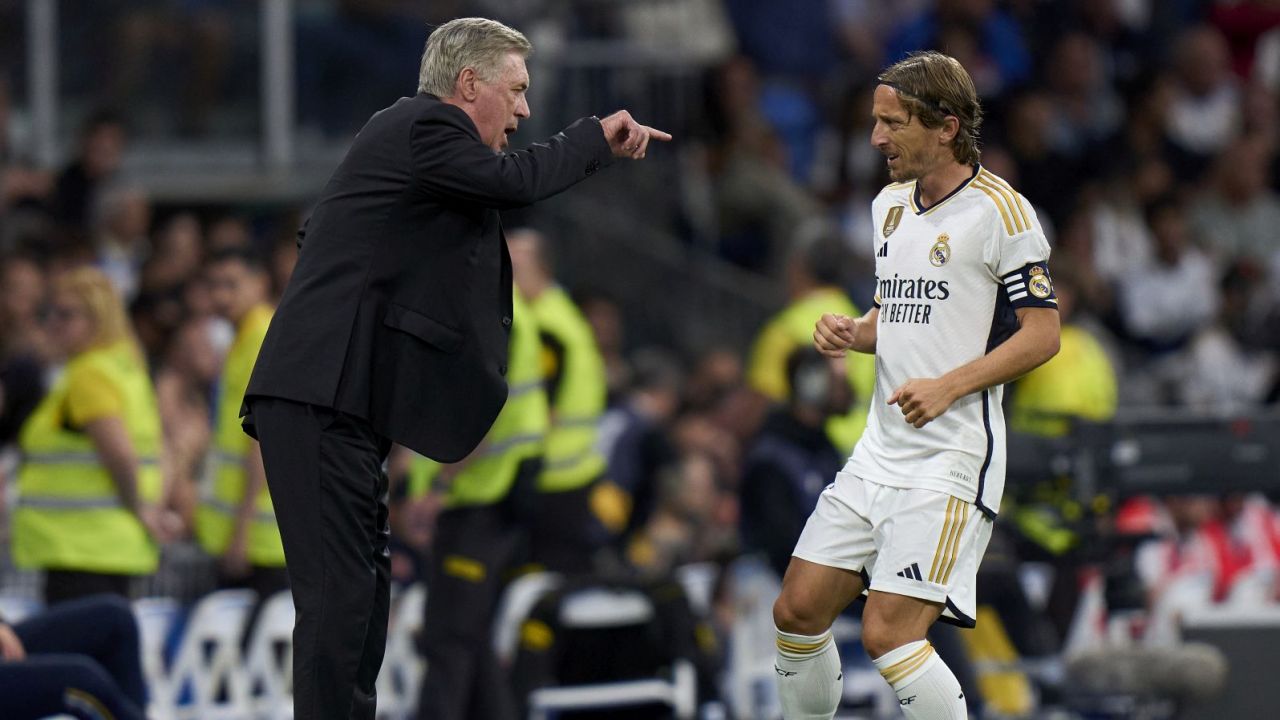Carlo Ancelotti, Luka Modric và một số cầu thủ sẽ chạm vào dấu mốc đáng nhớ nếu vô địch Champions League 2023-2024. Ảnh: TVP Sport