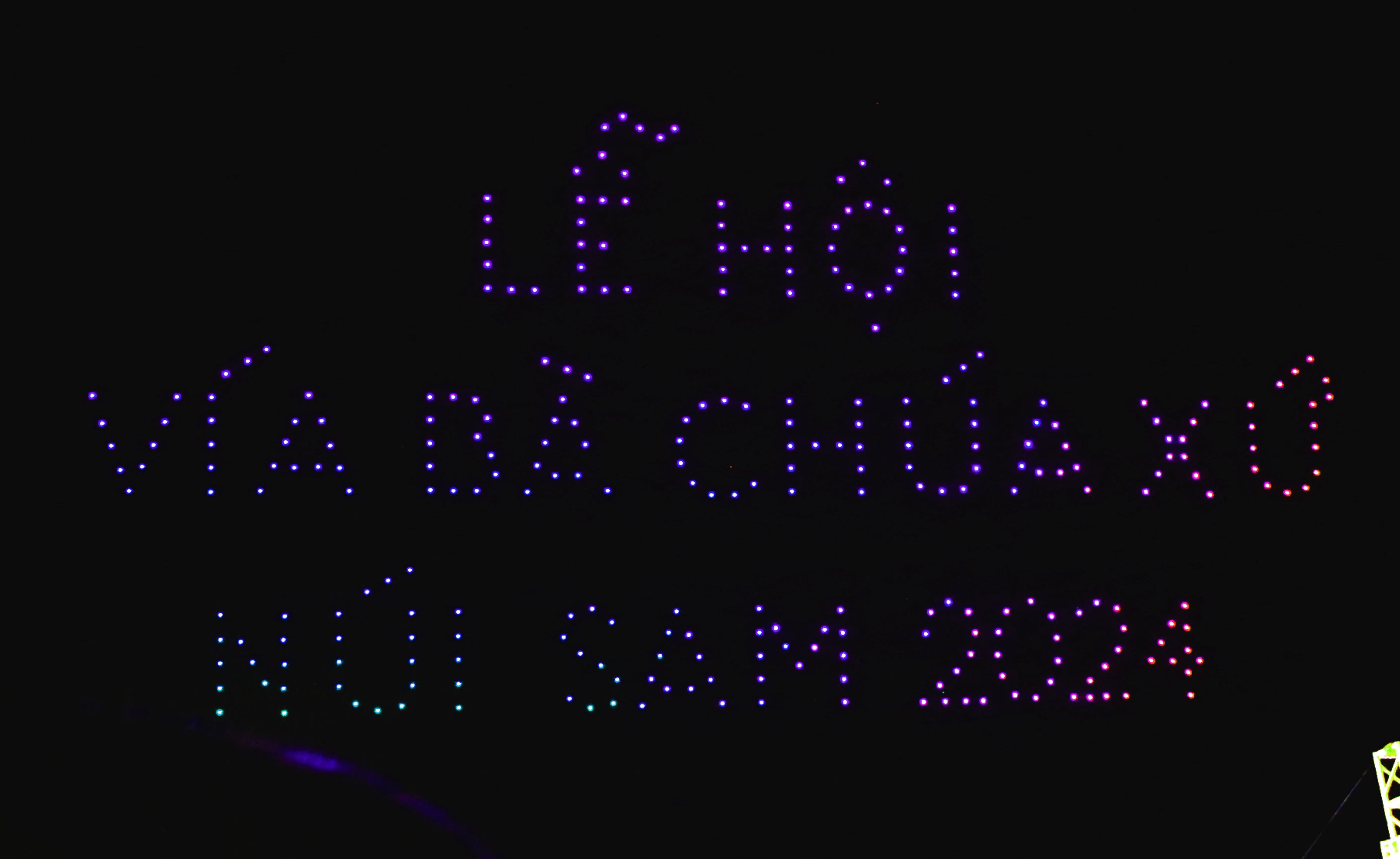 Lễ hội Vía Bà Chúa xứ Núi Sam 2024 là hình tượng đầu tiên của màn biểu diễn drone light. Bởi đây là một trong những lễ hội lớn tiêu biểu trên phạm vi cả nước, được tổ chức trong nhiều ngày có ý nghĩa góp phần bảo tồn và phát huy giá trị di sản, đồng thời quảng bá các giá trị văn hóa đặc sắc của địa phương Châu Đốc, An Giang với cả nước và thế giới. Ảnh: Lâm Điền