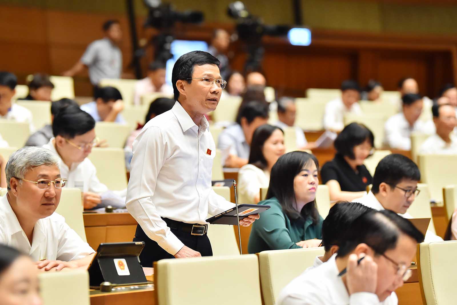 Đại biểu Nguyễn Văn Thi (Đoàn Bắc Giang) phát biểu. Ảnh: Phạm Đông