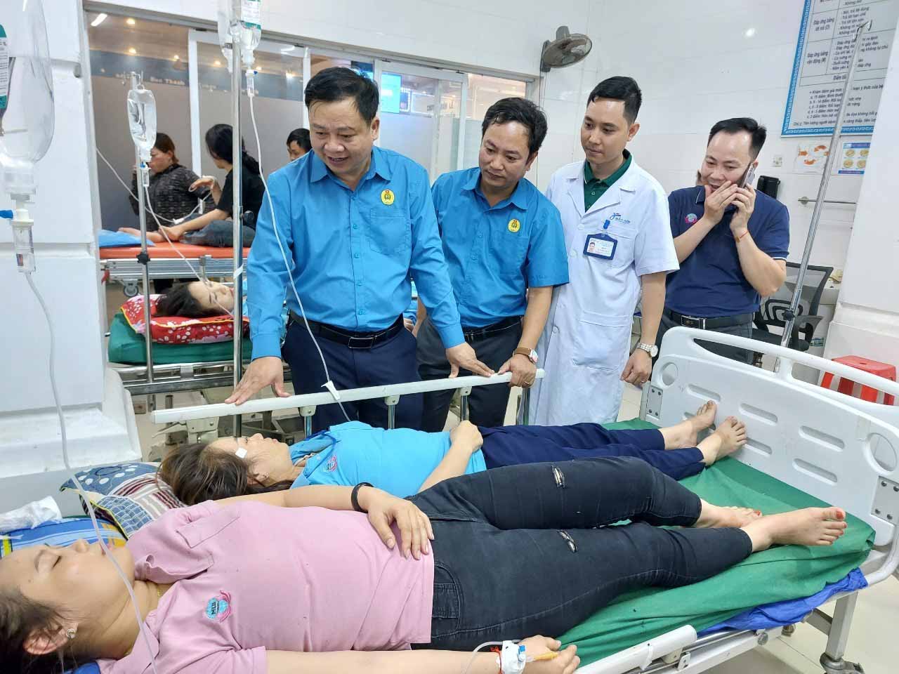  73 công nhân ngộ độc thực phẩm nhập viện được cứu chữa kịp thời, chăm sóc chu đáo. Ảnh: Quang Đại