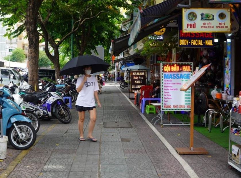 Sau 3 tuần triển khai, ghi nhận chung cho thấy các tuyến vỉa hè này trở nên thông thoáng hơn hẳn, người dân và du khách có thể thoải mái di chuyển, cảnh lấn chiếm bởi các quầy hàng rong hay xe cộ đã giảm hẳn. Hình ảnh vỉa hè đường Phan Bội Châu được bố trí phần để xe máy, phần người đi bộ và phần sử dụng cho thuê để kinh doanh, mua bán.