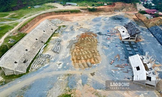 Sân vận động đang xây dựng tại khu liên hợp thể thao văn hóa Hà Giang. Ảnh: Việt Bắc