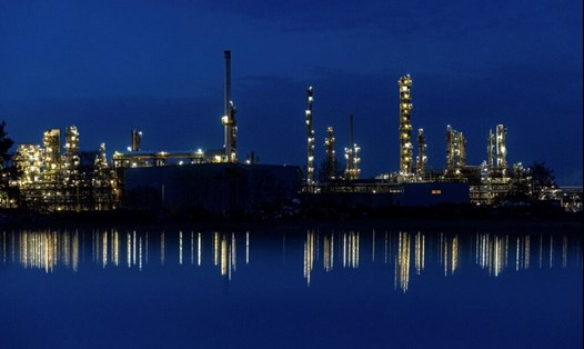Nhà máy lọc dầu PCK Schwedt của Đức. Ảnh chụp màn hình Bloomberg