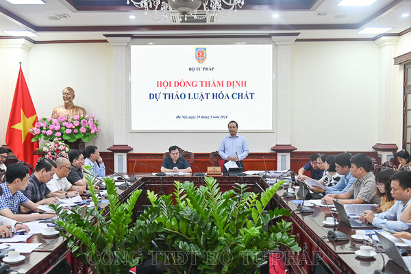 Bộ Tư pháp tổ chức phiên họp thẩm định dự thảo Luật Hoá chất (sửa đổi). Ảnh: Bộ Tư pháp.