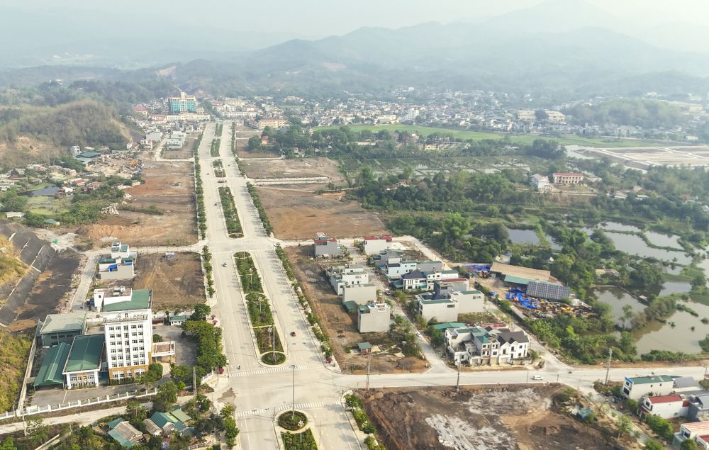 Khu vực Him Lam - nơi diễn ra trận mở màn chiến dịch nay đã là con đường khang trang hiện đại rộng 60m với 8 làn xe chạy. Hai bên đường được quy hoạch các khu thương mại, khách sạn, nhà hàng sẵn sàng thu hút các nhà đầu tư.