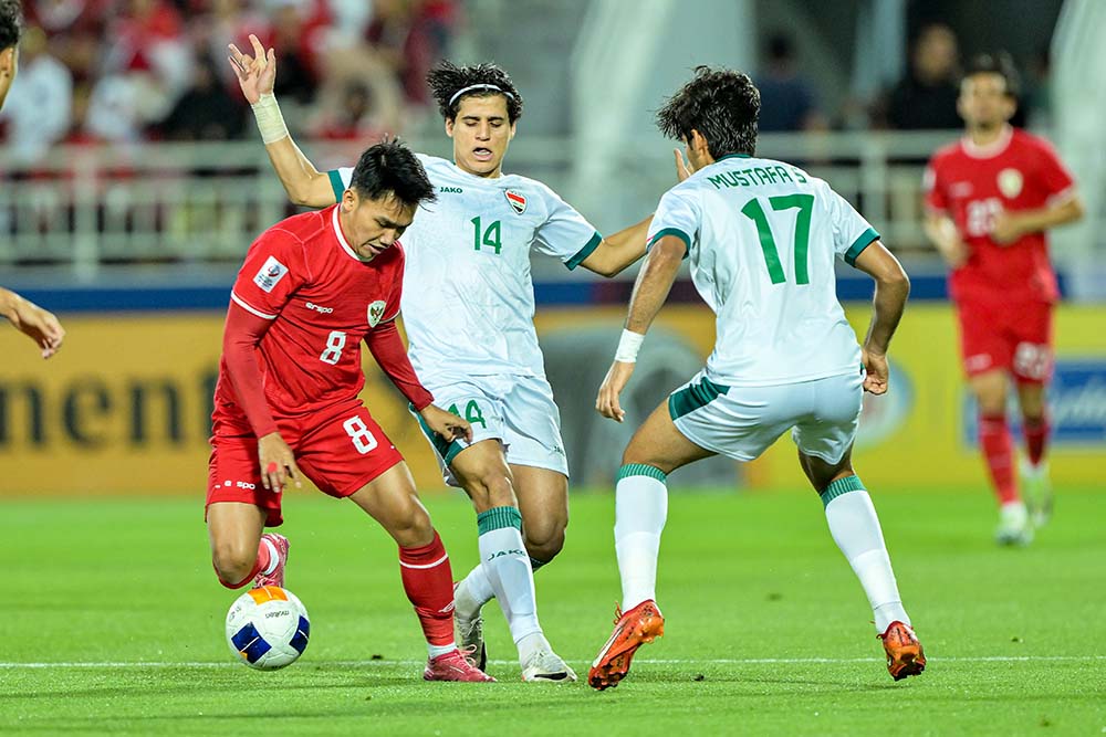 U23 Indonesia (áo đỏ) đã có trận đấu không tệ trước U23 Iraq. Ảnh: AFC