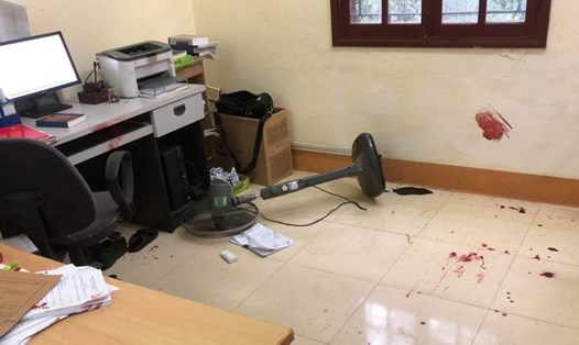 Phòng làm việc của Phó Chánh án Tòa án nhân dân huyện Cam Lộ bị xáo trộn. Ảnh: H.Nguyên.
