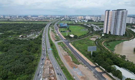 Đường dẫn cao tốc TPHCM - Long Thành - Dầu Giây, đoạn từ nút giao thông An Phú đến Vành đai 2. Ảnh: Hữu Chánh
