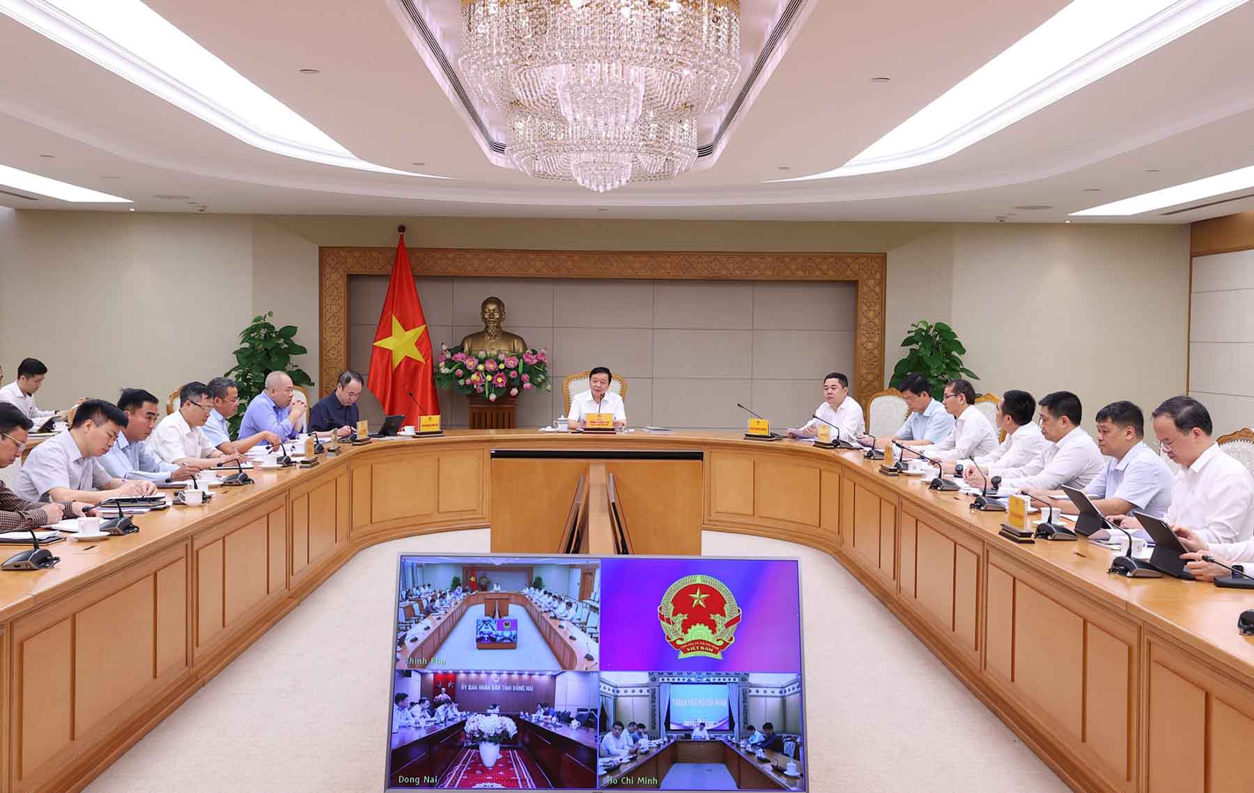 Cuộc họp nghe báo cáo phương án đầu tư mở rộng đoạn Thành phố Hồ Chí Minh - Long Thành. Ảnh: VPCP