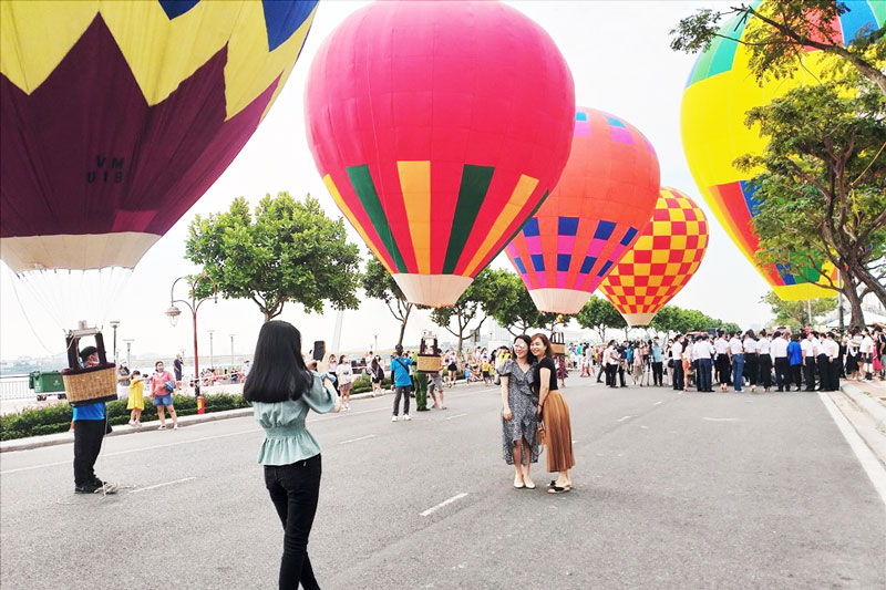 Không gian phố đi bộ ven sông Hàn sẽ được thí điểm làm phố đi bộ. Ảnh: Thùy Trang