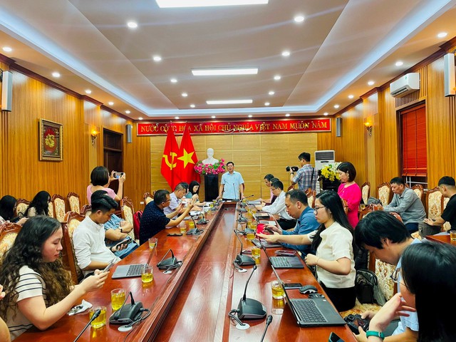 Cuộc họp thông tin về Ngày hội gắn kết giáo dục nghề nghiệp Thủ đô với thị trường lao động năm 2024. Ảnh: VGP