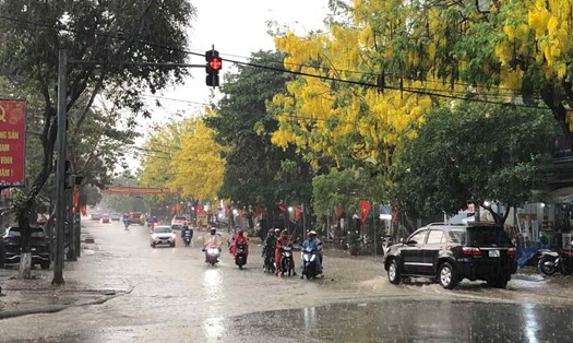 Chiều ngày 3.5, cơn mưa đầu tiên đã xuất hiện tại TP. Kon Tum (tỉnh Kon Tum) sau nhiều tháng nắng nóng đỉnh điểm. Ảnh: Lê Nguyên 