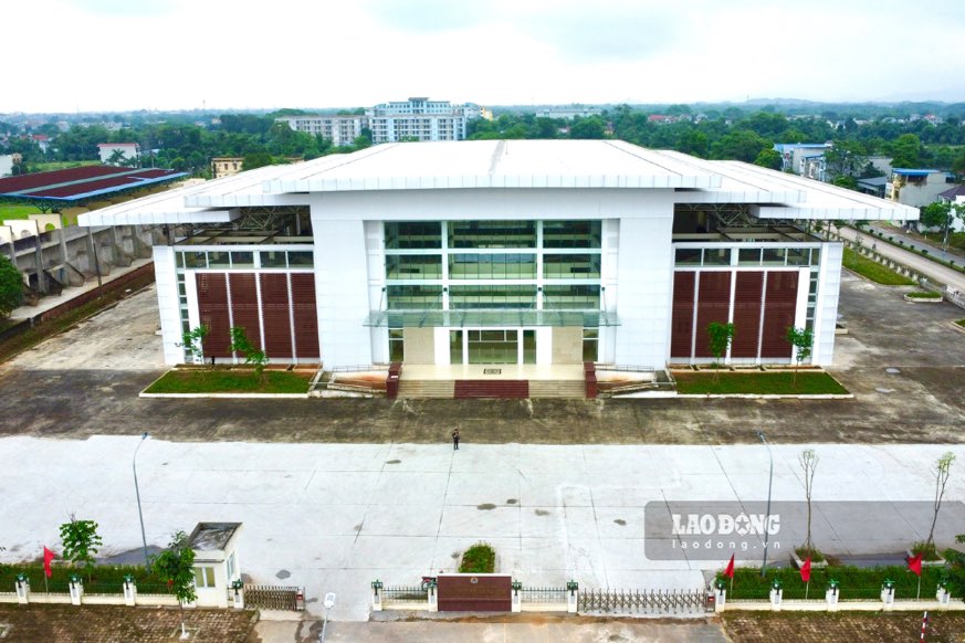 Công trình Nhà Văn hoá lao động lớn nhất tỉnh Thái Nguyên đưa vào sử dụng. Ảnh: Việt Bắc.