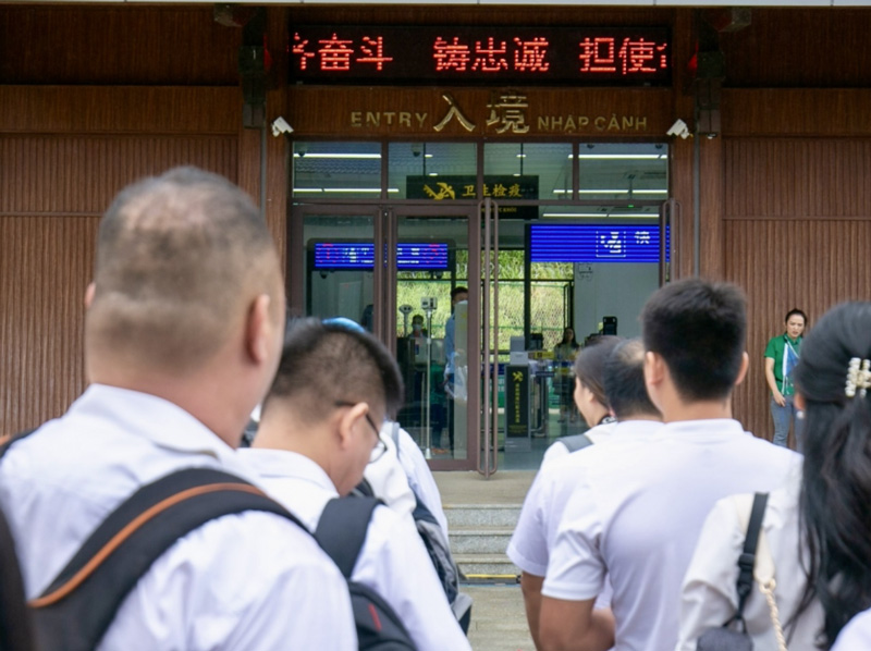 Mở rộng các tour du lịch xuyên biên giới là hướng đi đang được các doanh nghiệp lữ hành tại Cao Bằng đẩy mạnh. Ảnh: Tân Văn.