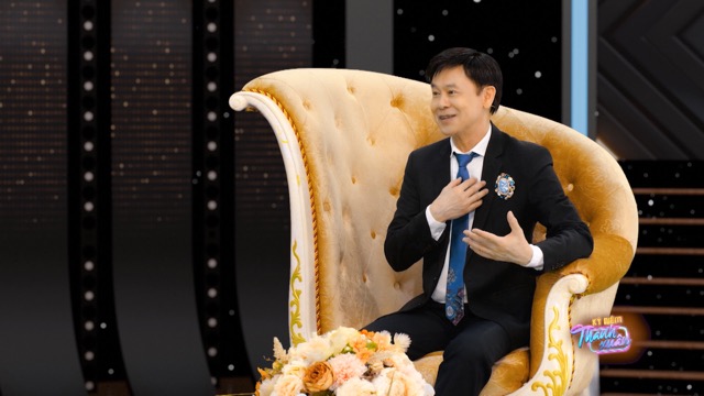 Danh ca Thái Châu chia sẻ tại Kỷ niệm thanh xuân. Ảnh: NSX