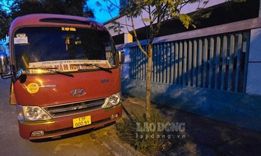 Chiếc xe đưa đón học sinh của Trường Mầm non Hồng Nhung cơ sở 2 ở TP Thái Bình - nơi nạn nhân bị bỏ quên và tử vong. Ảnh: Nam Hồng
