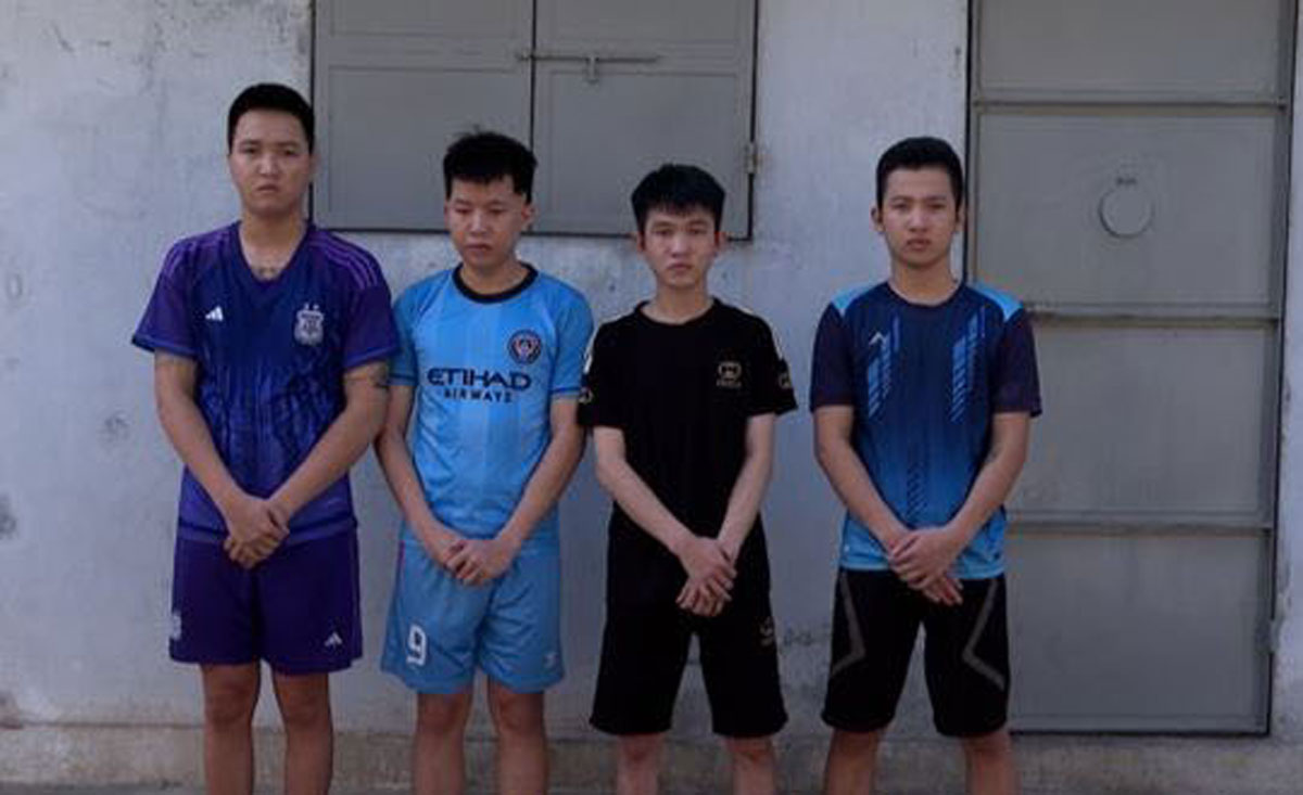 Các đối tượng tại cơ quan công an. Ảnh: Bùi Thành