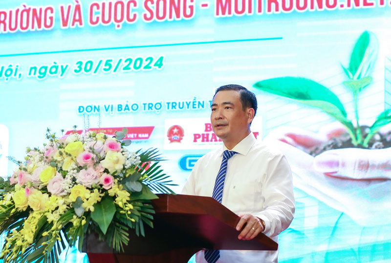 Ông Nguyễn Văn Toàn - Bí thư Chi bộ, Tổng biên tập Tạp chí Môi trường và Cuộc sống phát biểu tại chương trình