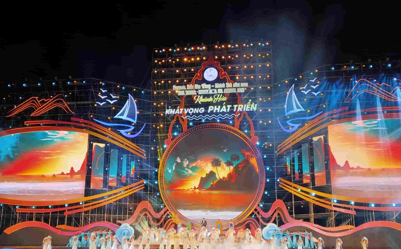 Nha Trang hứa hẹn sẽ đón hàng vạn du khách tới với các sự kiện du lịch hè hấp dẫn. Ảnh: Hữu Long