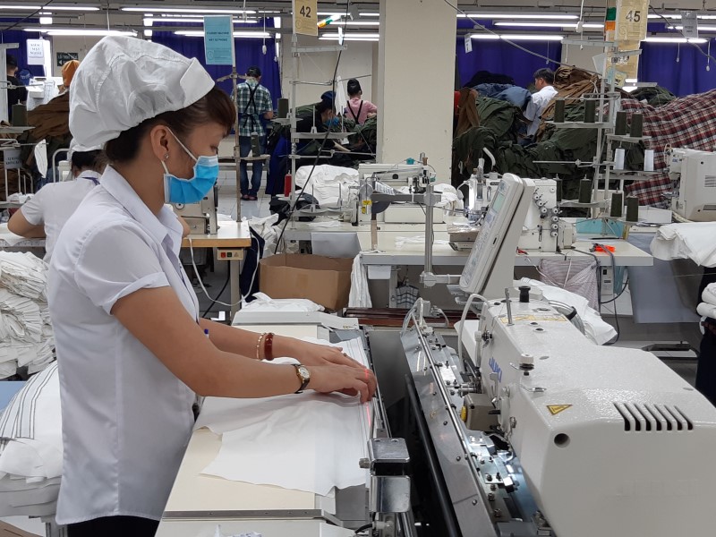 Khi nhận BHXH một lần, NLĐ sẽ chịu nhiều thiệt thòi hơn so với nhận lương hưu. Ảnh: Nam Dương