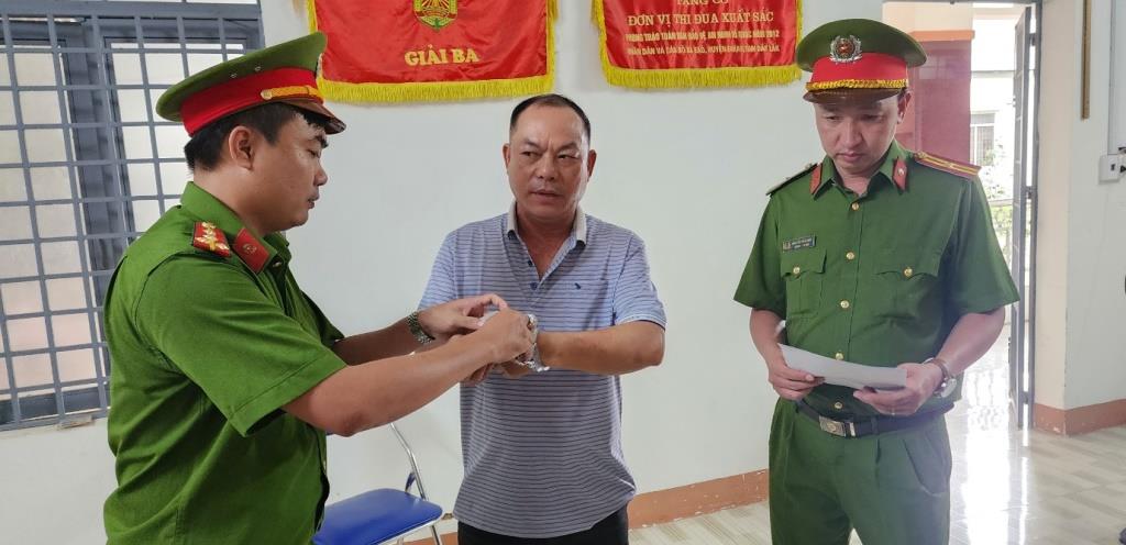 Bị can Nguyễn Văn Nguyên bị bắt tạm giam 4 tháng về tội Lừa đảo chiếm đoạt tài sản. Ảnh: Văn Vũ