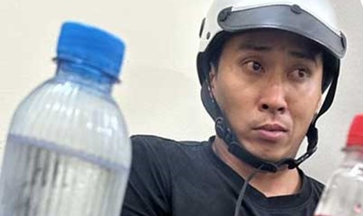 Nguyễn Chí Hùng bị bắt giữ khi đang trên đường bỏ trốn, sau vài giờ gây án. Ảnh: PV