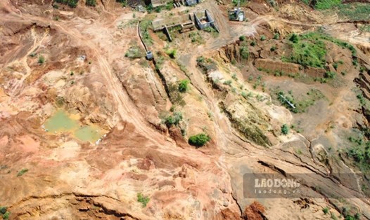 Tan hoang ở mỏ quặng của Công ty TNHH Gang thép Tuyên Quang. Ảnh: Việt Bắc.