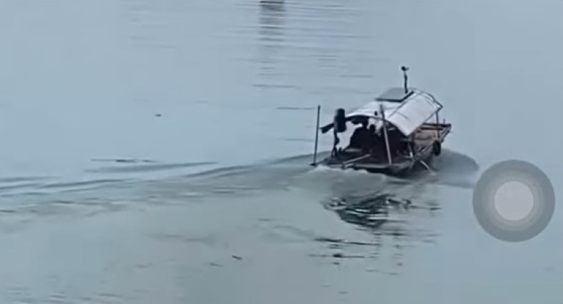 Lực lượng chức năng đang tìm kiếm 3 người mất tích trên vùng biển Hải Phòng. Ảnh: Người dân cung cấp