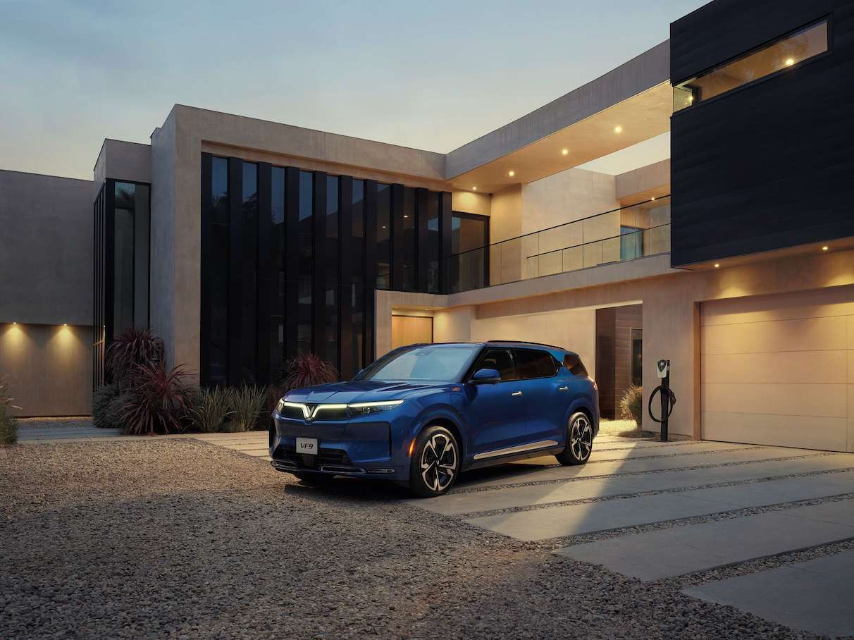 Kể từ ngày 1.6.2024 - hết ngày 31.3.2025, tất cả chủ sở hữu xe VF 9 sẽ được hưởng đặc quyền chuyển đổi sang xe mới với chi phí vô cùng hấp dẫn.