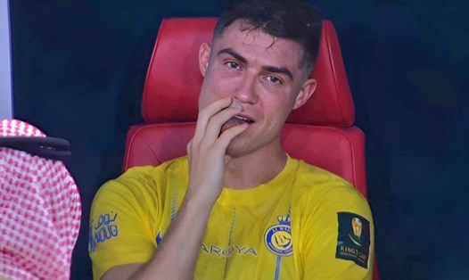 Ronaldo bật khóc khi Al-Nassr thất bại trong trận chung kết Cúp Nhà vua Saudi Arabia. Ảnh cắt từ video