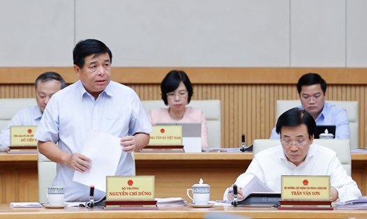 Bộ trưởng Bộ Kế hoạch và Đầu tư Nguyễn Chí Dũng phát biểu tại phiên họp. Ảnh: VGP