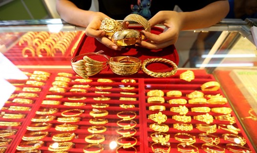 Dự báo giá vàng sẽ đạt 3.000 USD/troy ounce trong vòng 6 đến 18 tháng. Ảnh: Xinhua