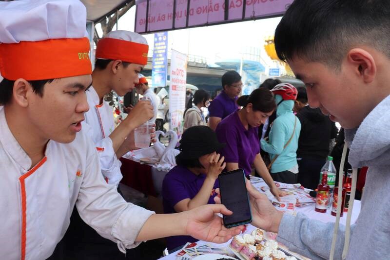 Nhiều học sinh ở Đà Nẵng lựa chọn học trường THPT tư thục hoặc học nghề thay vì thi tuyển sinh lớp 10 vào tháng 6 sắp tới. Ảnh: Nguyễn Linh
