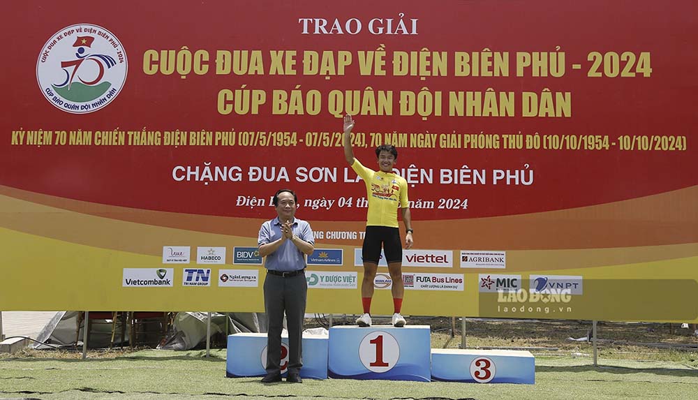 Cua-rơ Phạm Lê Xuân Lộc lấy lại Áo vàng sau chặng 4, cuộc đua xe đạp Về Điện Biên Phủ - 2024. Ảnh: Quang Đạt