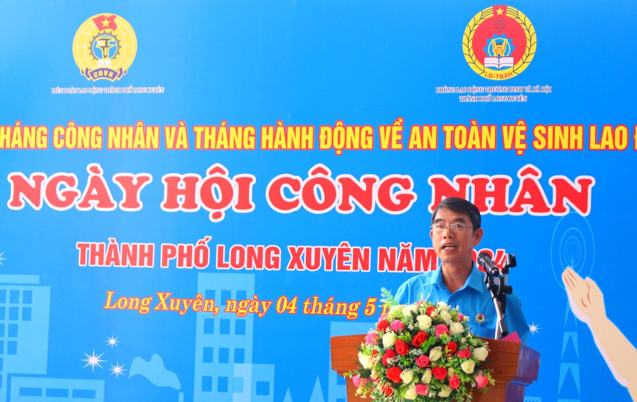 Chủ tịch LĐLĐ TP Long Xuyên phát biểu tại Lễ phát động Tháng Công nhân năm 2024. Ảnh: Thanh Mai