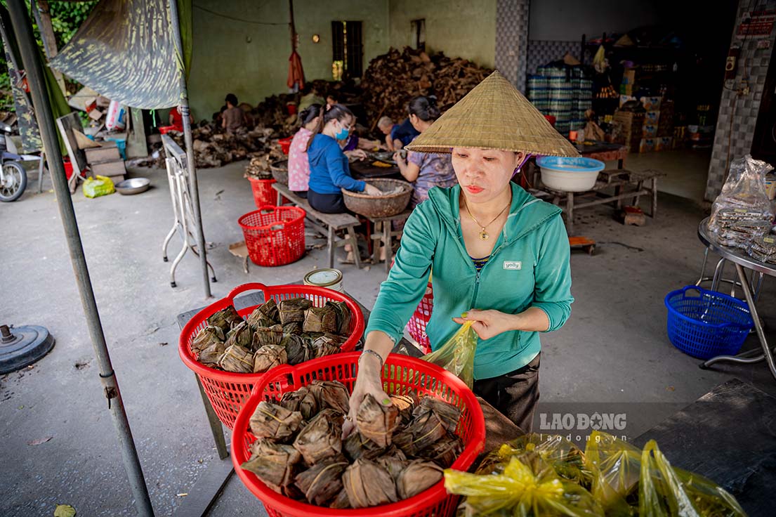 Tại xã Tường Sơn, bánh gai đã có từ lâu đời, trở thành sản vật nơi đây. Ngày xưa, bánh gai là thức quà chiều để ăn “lót dạ“. Người dân vùng này thường đem bánh gai đãi khách như món quà đặc trưng nơi đây. Hiện nay, ở xã Tường Sơn có khoảng 20 cơ sở chuyên sản xuất bánh gai, chủ yếu ở xóm 3 (dốc Dừa), đáp ứng nhu cầu của khách ngược xuôi quốc lộ 7A, nhất là khách trên những xe khách tuyến cố định Vinh - Con Cuông - Tương Dương - Kỳ Sơn.