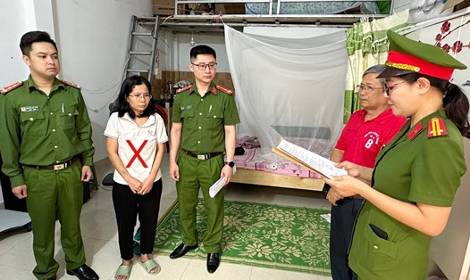 Cơ quan CSĐT thi hành các quyết định tố tụng đối với Nguyễn Thị Thanh (dấu X). Ảnh: Cao Thiên