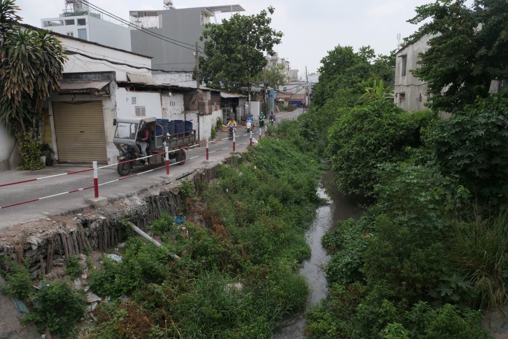   Mới đây (28.4), Sở Xây dựng TPHCM cho biết, đã hoàn thành báo cáo nghiên cứu tiền khả thi dự án cải tạo rạch kênh Hy Vọng (quận Tân Bình). Hiện, Sở Kế hoạch và Đầu tư TPHCM đang thẩm định hồ sơ, dự kiến đề xuất UBND TPHCM trình HĐND TPHCM thông qua chủ trương đầu tư dự án trong năm nay.