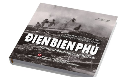 Sách ảnh “Điện Biên Phủ - Những khoảnh khắc lịch sử” bằng 3 thứ tiếng - vừa được xuất bản. Ảnh: Nhà xuất bản