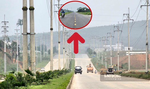 Dãy đồi núi phía tây khu công nghiệp Cẩm Khê sẽ được hạ thấp để xây dựng tuyến đường nối với tuyến giao thông liên vùng. Ảnh: Tô Công.