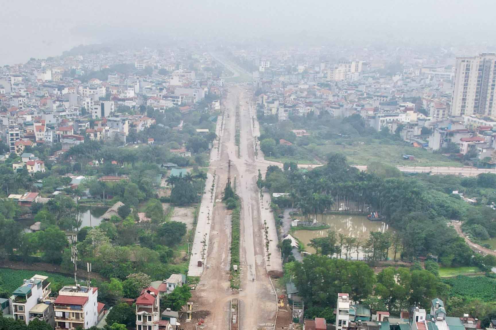 Chính quyền quận Long Biên đang tập trung gỡ vướng giải phóng mặt bằng để thi công đồng bộ dự án đường kết nối cao tốc Hà Nội - Hải Phòng dài 1,5km, đưa công trình về đích vào tháng 10.2024 sau nhiều năm chậm trễ.