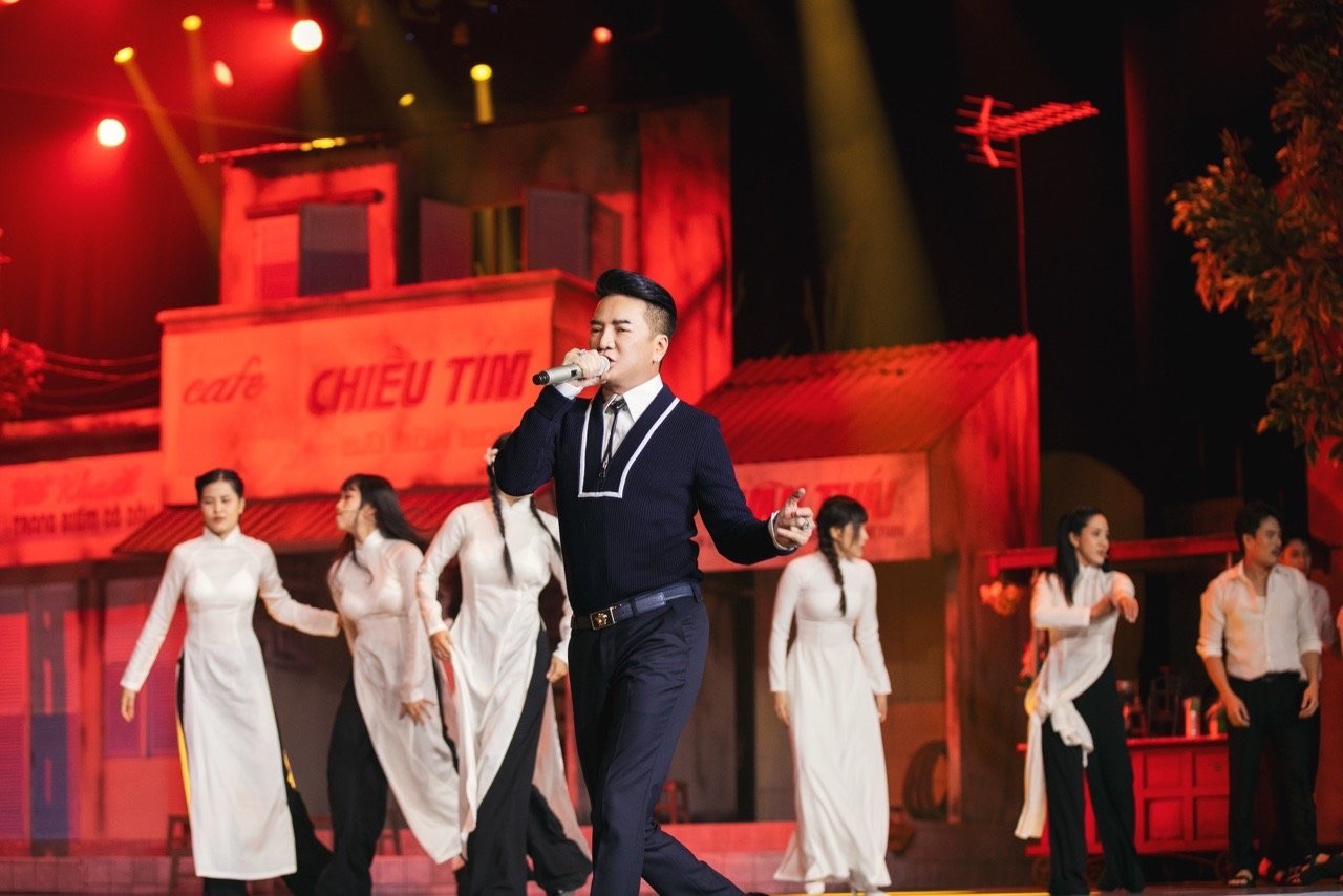 Ngoài dàn khách mời đã xuất hiện trong đêm diễn tại TPHCM, liveshow còn có sự góp mặt của ca sĩ Mỹ Tâm.
