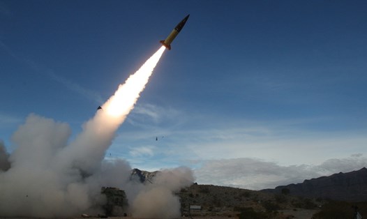 Mỹ thử nghiệm bắn đạn thật các phiên bản đầu tiên của tên lửa ATACMS. Ảnh: Quân đội Mỹ