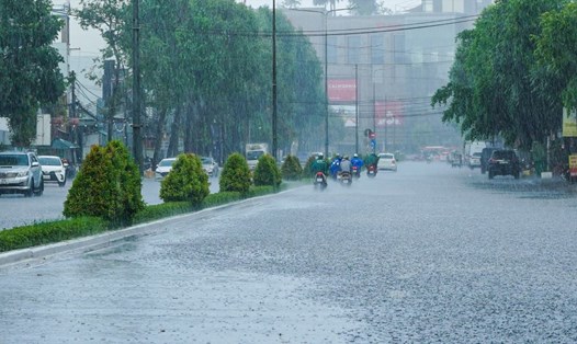 Nhiều tỉnh, thành ở miền Tây liên tiếp đón nhận những cơn mưa "vàng" giúp giải nhiệt trong mùa khô hạn. Ảnh: Tạ Quang