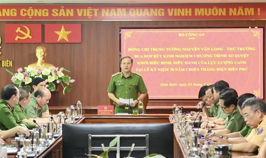 Thứ trưởng Bộ Công an Nguyễn Văn Long phát biểu tại buổi làm việc với Công an tỉnh Điện Biên. Ảnh: Bộ Công an
