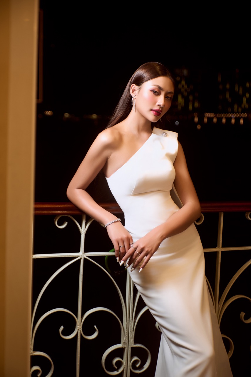 Người đẹp quê Ninh Bình được nhận xét ngày càng thăng hạng nhan sắc sau hơn 4 tháng đăng quang Hoa hậu Hoàn vũ Việt Nam 2023.  