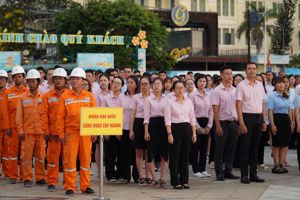 Gặp gỡ, đối thoại, lắng nghe đoàn viên, người lao động; đề xuất ý tưởng, giải pháp nâng cao năng suất lao động, phát triển sản xuất - kinh doanh; kiến nghị giải pháp đảm bảo việc làm, thu nhập cho người lao động một cách bền vững và phát huy tinh thần trách nhiệm của công nhân trong đồng hành với doanh nghiệp thúc đẩy năng suất lao động là một trong nhiệm vụ trọng tâm được Công đoàn phối hợp thực hiện trong Tháng Công nhân năm nay.