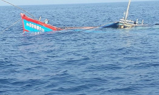 Trước đó, vào tháng 1.2024 tại tỉnh Quảng Bình xảy ra vụ 2 tàu cá bị chìm khiến 3 người mất tích trên biển. Ảnh: BĐBP Quảng Bình
