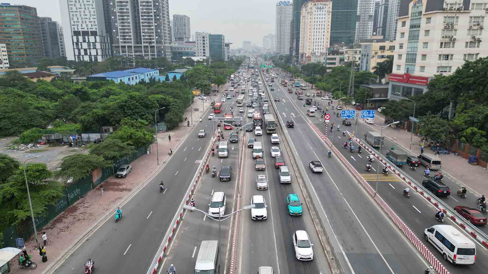 Với phương án này, cầu vượt Mai Dịch cũ chỉ dành cho ô tô đi trên vành đai 3 trên cao, cấm tất cả phương tiện khác bao gồm xe máy và xe thô sơ. 