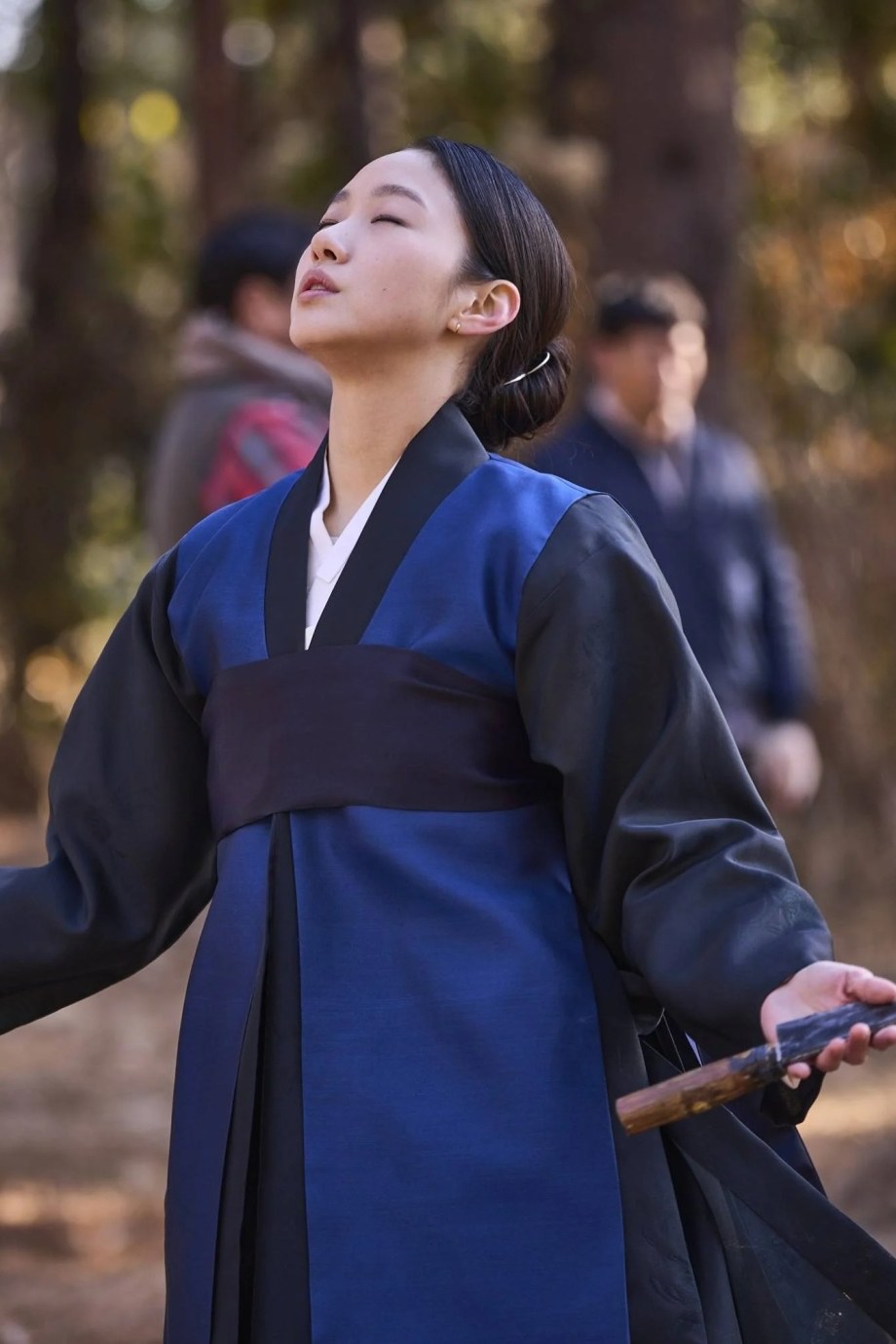 Kim Go Eun ấn tượng khi đóng vai pháp sư trẻ trong phim. Ảnh: Nhà sản xuất